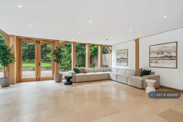 4 bedroom house in Park Lane, Old Knebworth, Knebworth, SG3 (4 bed) (#2926497)