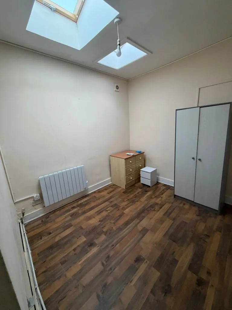 Studio flat to rent in Ilford £1000 all bills included