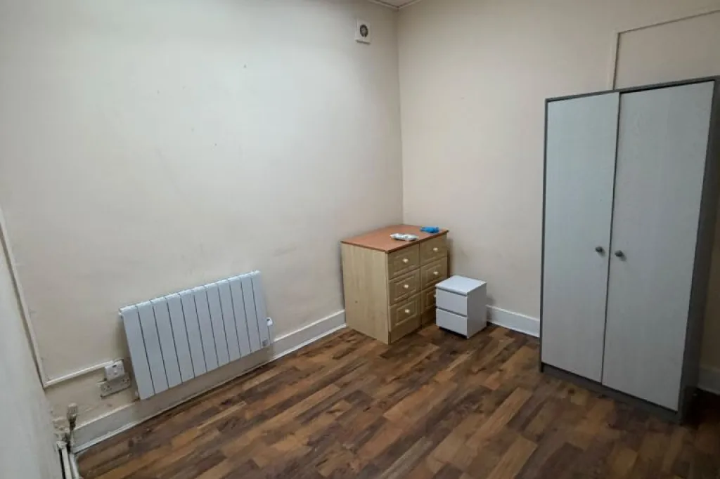 Studio flat to rent in Ilford £1000 all bills included