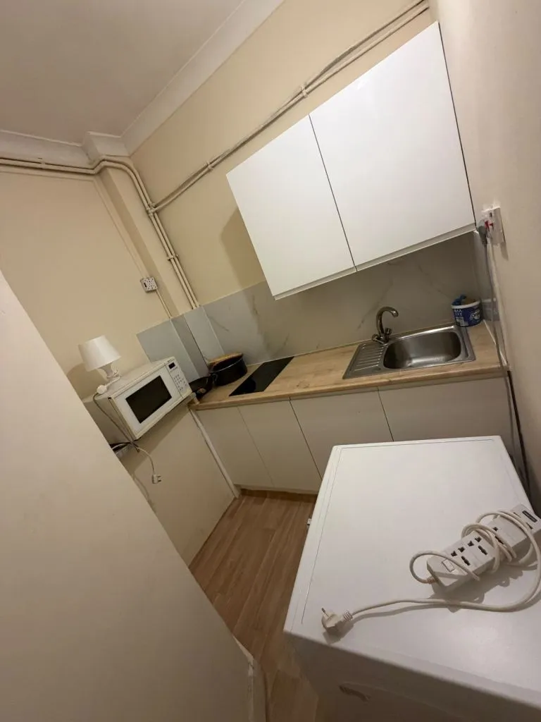 Studio flat to rent in Ilford £1000 all bills included