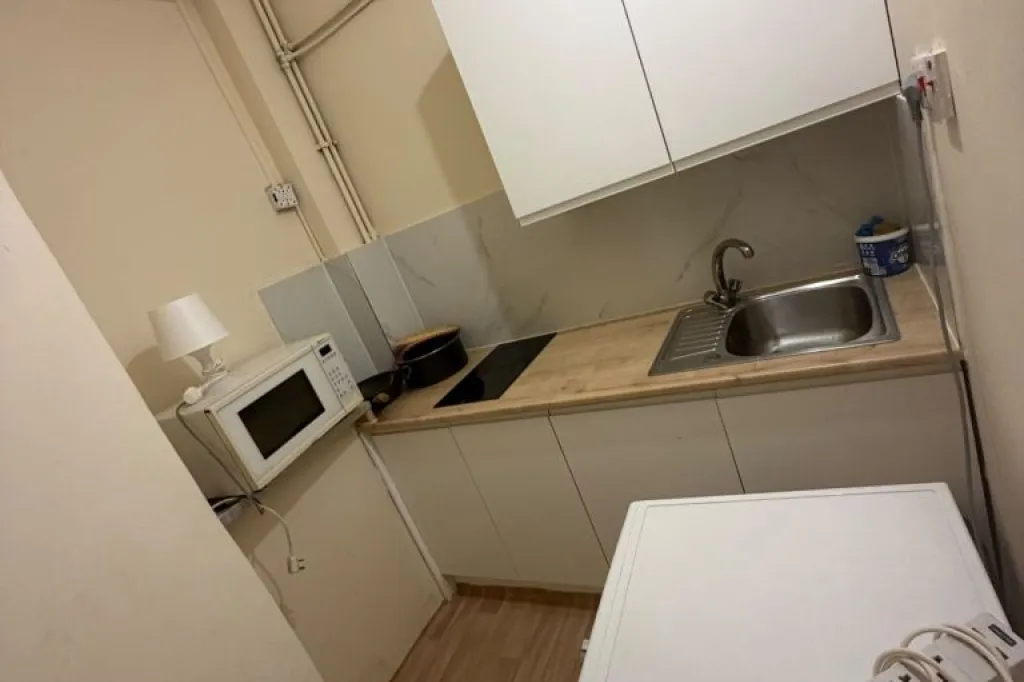 Studio flat to rent in Ilford £1000 all bills included