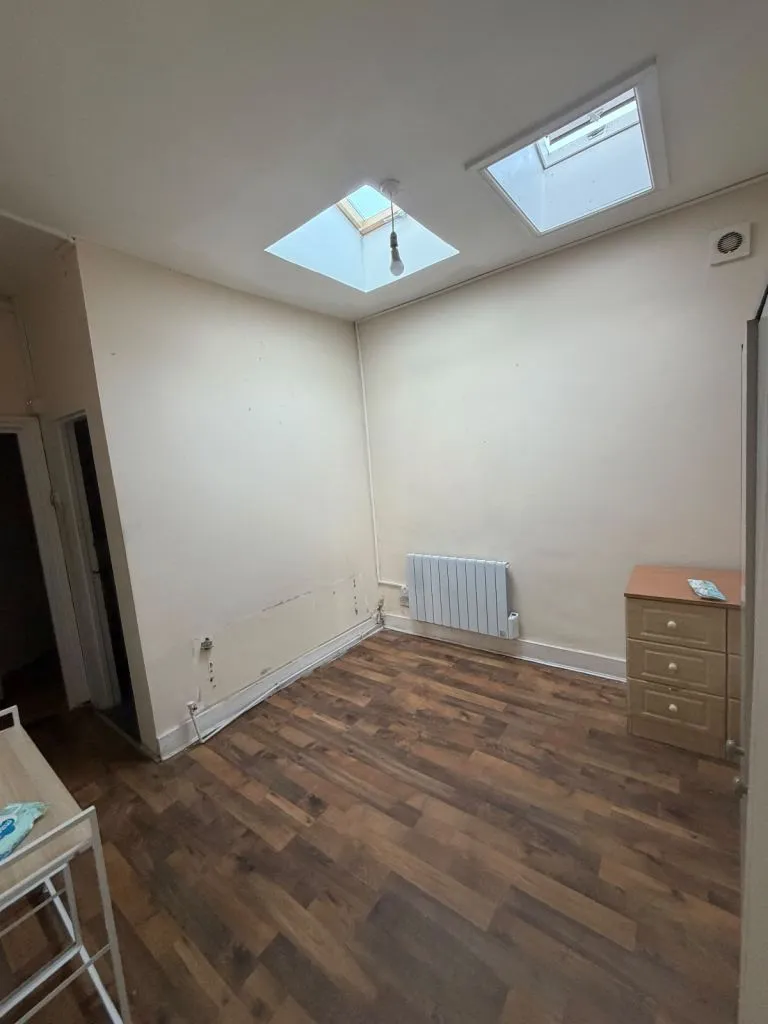 Studio flat to rent in Ilford £1000 all bills included