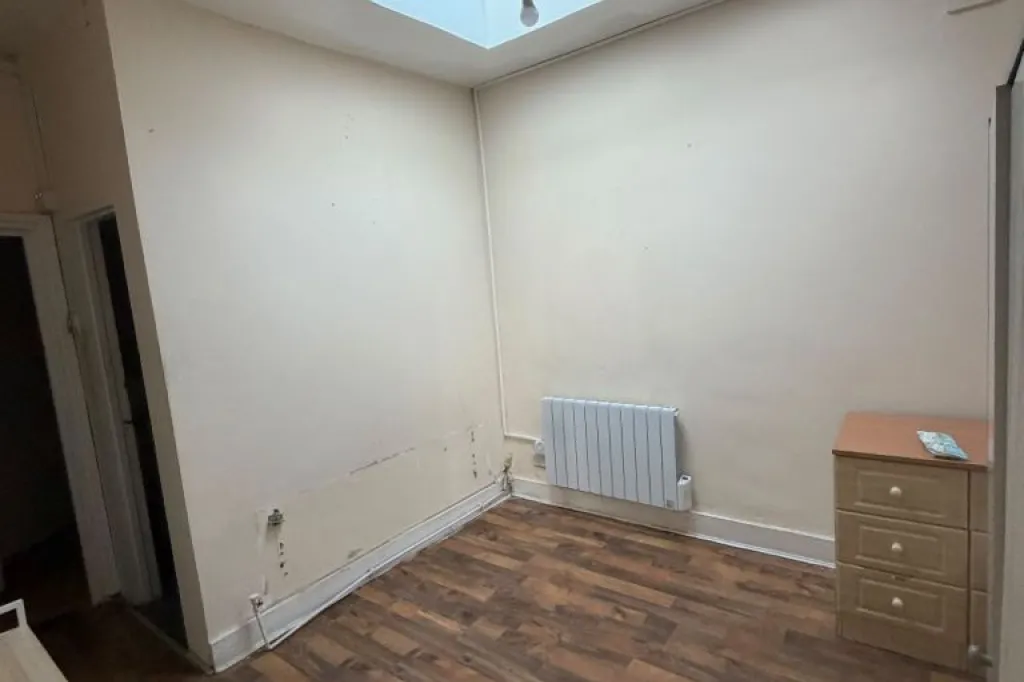 Studio flat to rent in Ilford £1000 all bills included