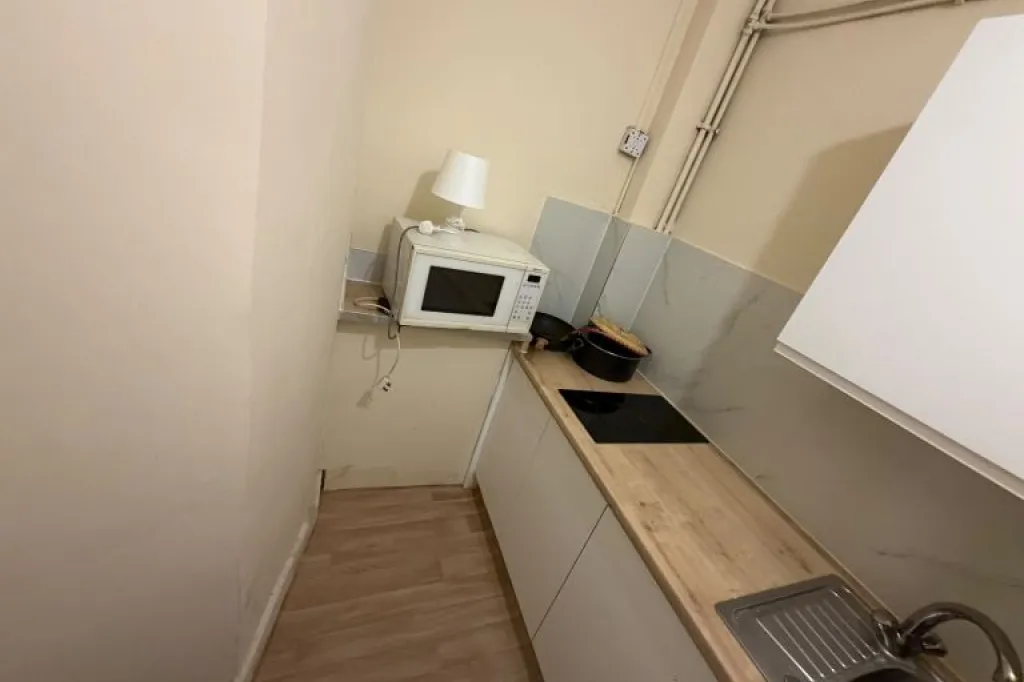 Studio flat to rent in Ilford £1000 all bills included