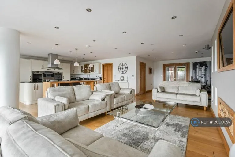 6 bedroom house in Manygates Lane, Wakefield, WF2 (6 bed) (#3000097)