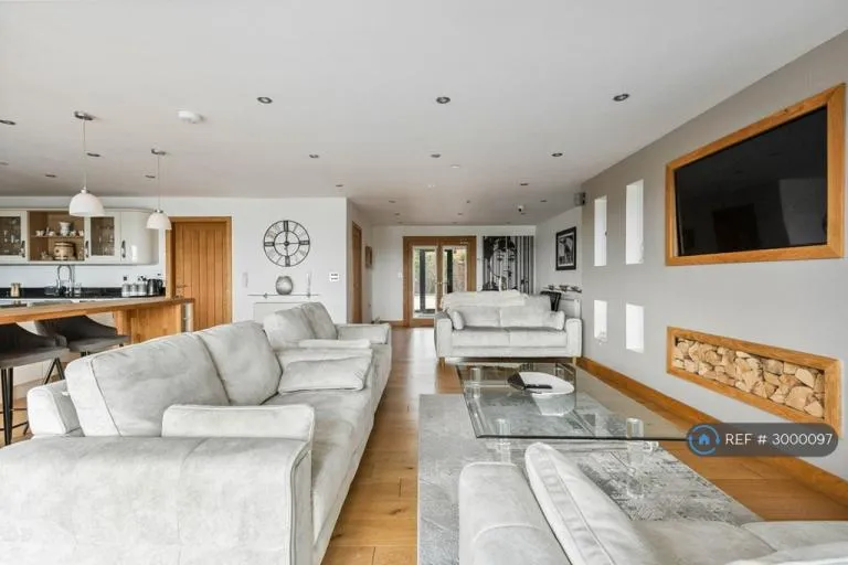6 bedroom house in Manygates Lane, Wakefield, WF2 (6 bed) (#3000097)