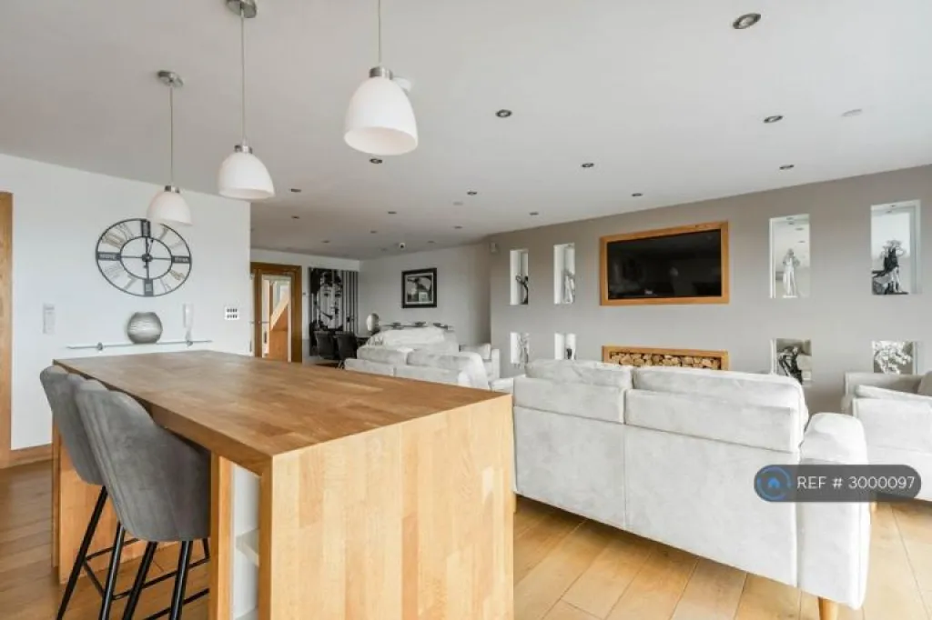 6 bedroom house in Manygates Lane, Wakefield, WF2 (6 bed) (#3000097)