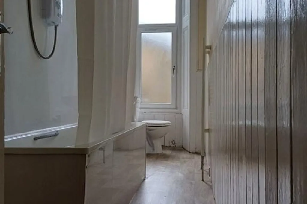 6 bedroom flat in Hyndland Road, Glasgow, G12 (6 bed) (#2935290)