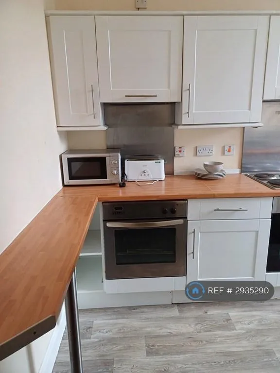 6 bedroom flat in Hyndland Road, Glasgow, G12 (6 bed) (#2935290)