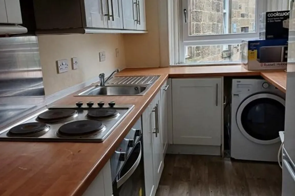 6 bedroom flat in Hyndland Road, Glasgow, G12 (6 bed) (#2935290)