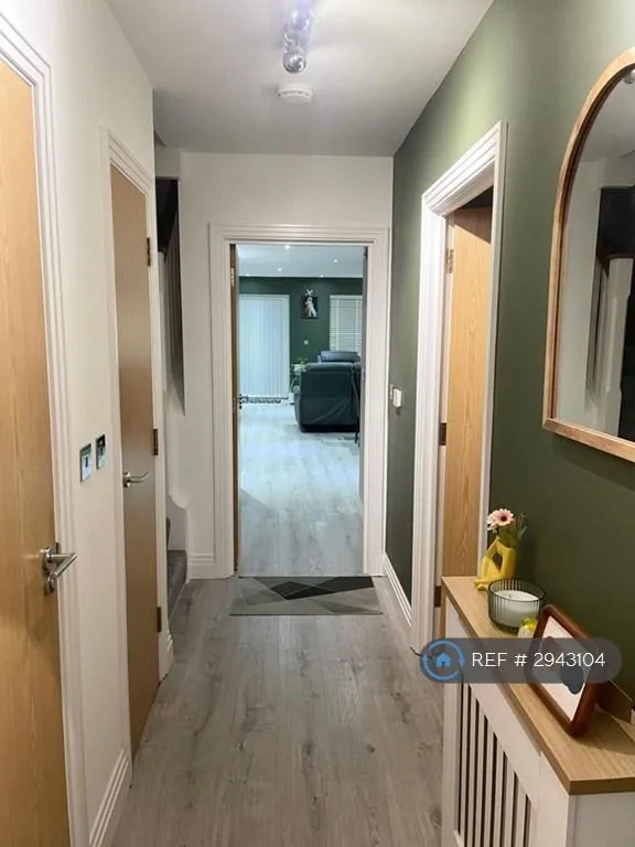 5 bedroom house in Meyers Close, Slough, SL3 (5 bed) (#2943104)