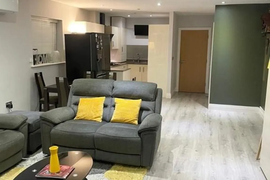 5 bedroom house in Meyers Close, Slough, SL3 (5 bed) (#2943104)