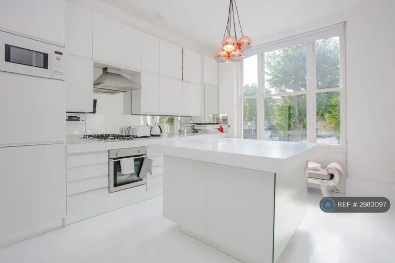 4 bedroom house in Victoria Road, London, NW6 (4 bed) (#2983097)