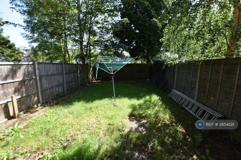 4 bedroom house in Spring Terrace, Reading, RG2 (4 bed) (#2854221)