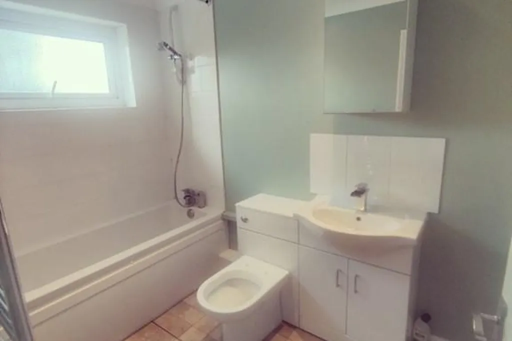 4 bedroom house in Spring Terrace, Reading, RG2 (4 bed) (#2854221)