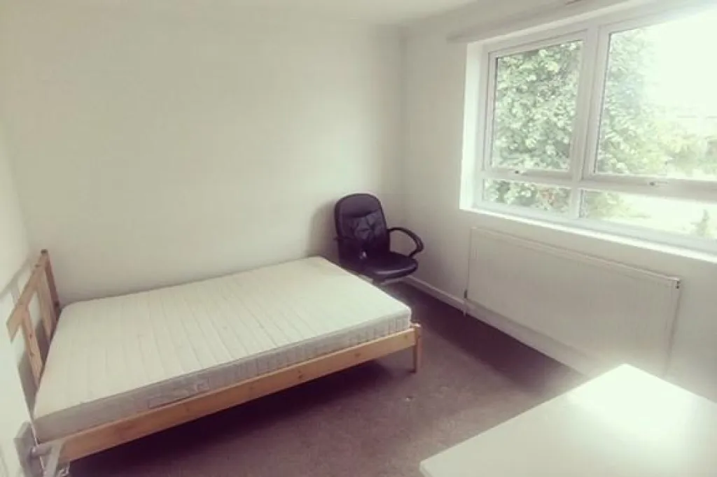 4 bedroom house in Spring Terrace, Reading, RG2 (4 bed) (#2854221)