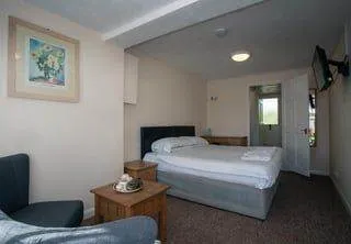5 bedroom house in Norwood Green, London, UB2 (5 bed) (#2837566)