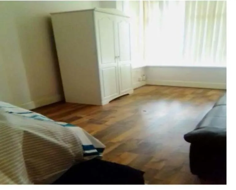 3 Bedroom Flat available in Park Royal £2650 pm