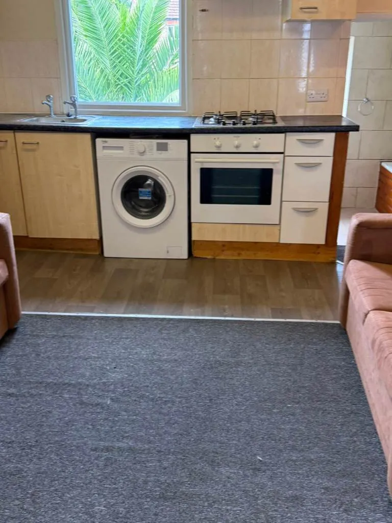 2 BED FLAT TO RENT IN IG1