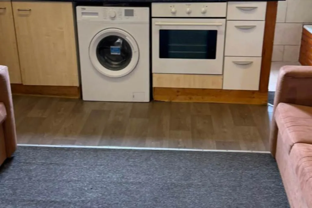 2 BED FLAT TO RENT IN IG1