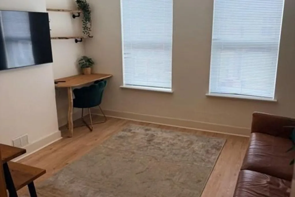 2 bedroom flat in Norfolk Road, Reading, RG30 (2 bed) (#2918828)