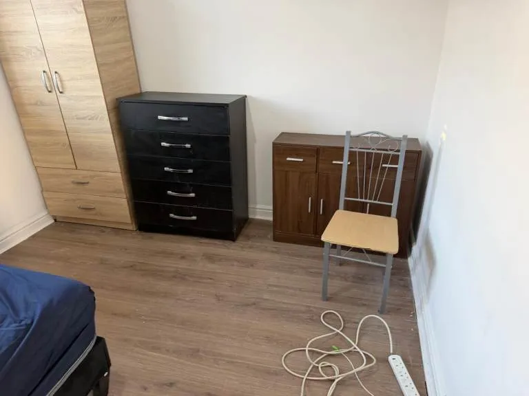DOUBLE Room (AVAILABLE NOW) in ILFORD, E12 6JW for £644pcm.. ALL BILLS INCLUDED