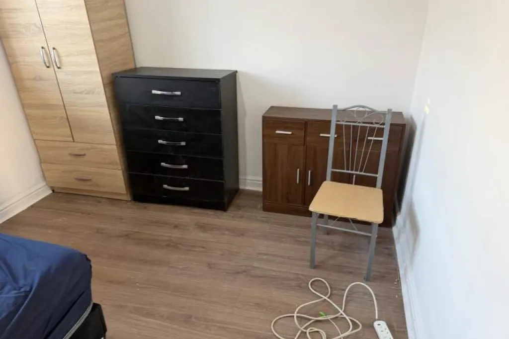 DOUBLE Room (AVAILABLE NOW) in ILFORD, E12 6JW for £644pcm.. ALL BILLS INCLUDED