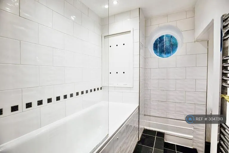 1 bedroom flat in Crystal Palace, London, SE19 (1 bed) (#3047313)