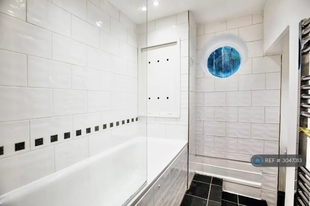 1 bedroom flat in Crystal Palace, London, SE19 (1 bed) (#3047313)