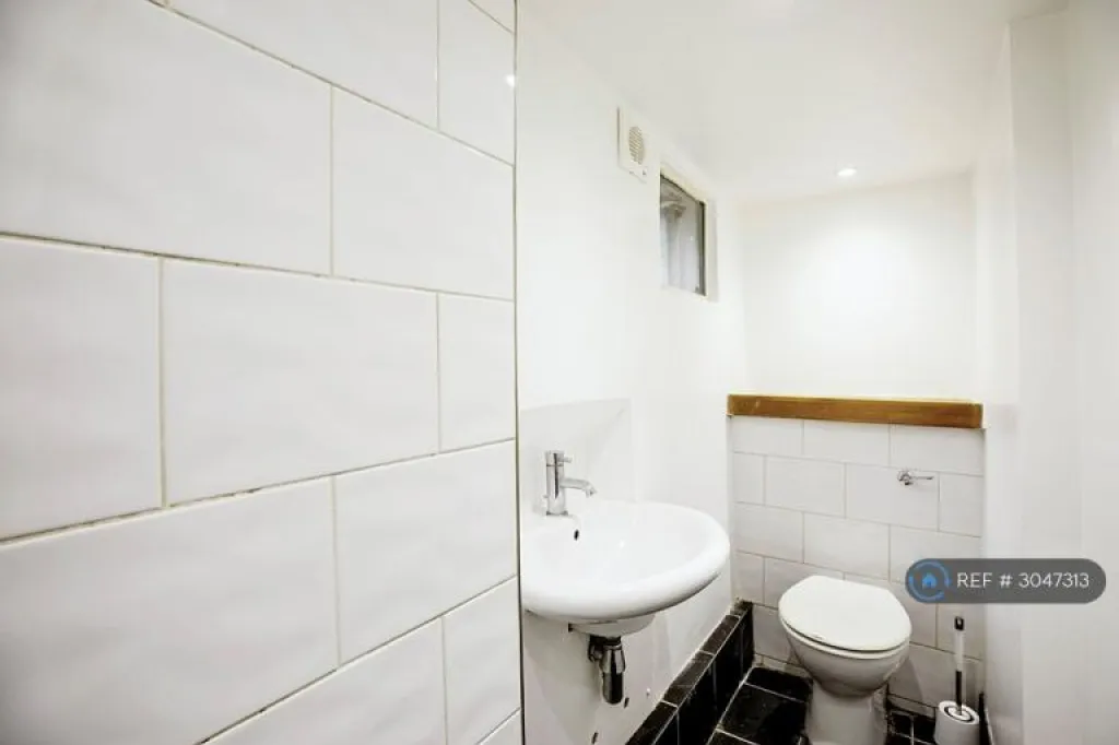 1 bedroom flat in Crystal Palace, London, SE19 (1 bed) (#3047313)