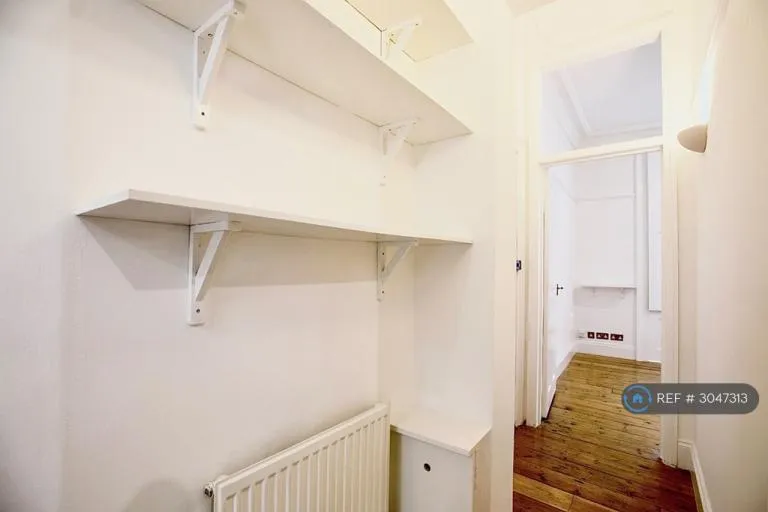 1 bedroom flat in Crystal Palace, London, SE19 (1 bed) (#3047313)