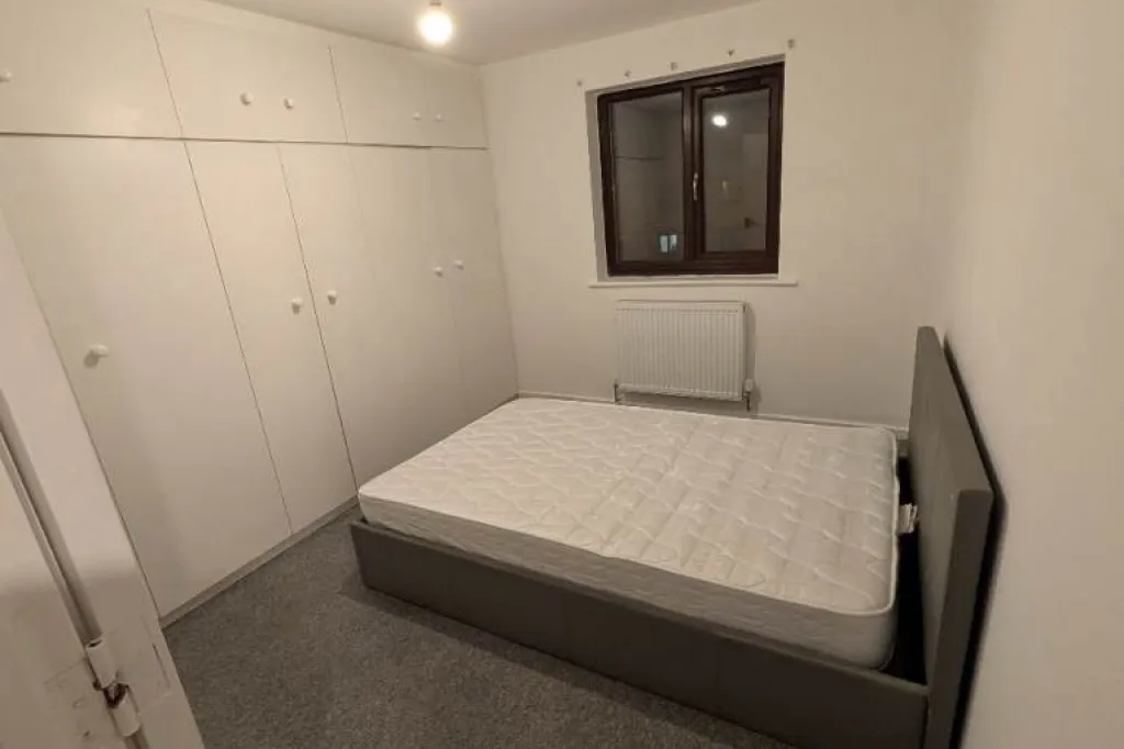 2 bedroom flat in Dagenham