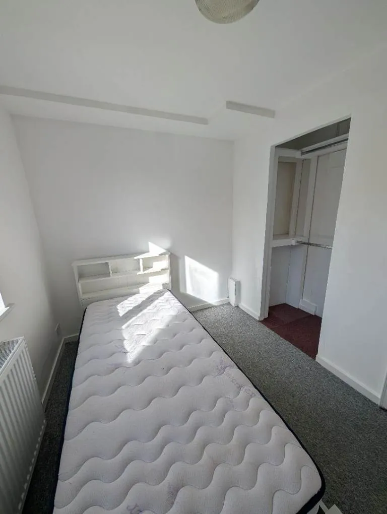 2 bedroom flat in Dagenham