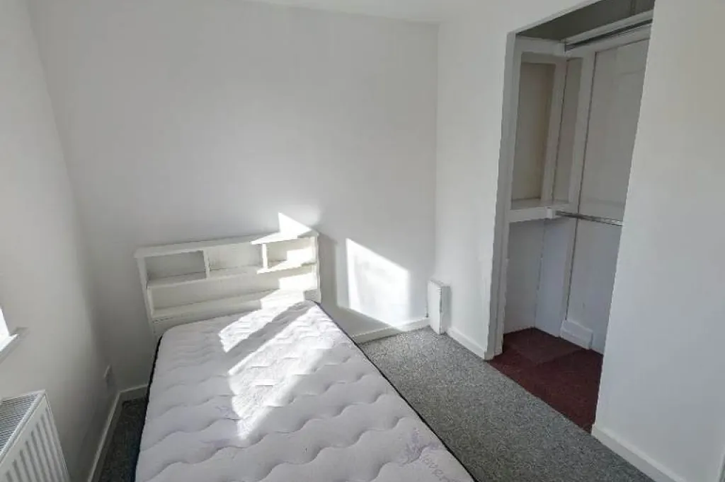 2 bedroom flat in Dagenham