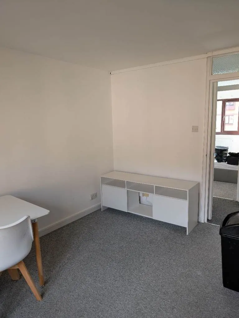 2 bedroom flat in Dagenham