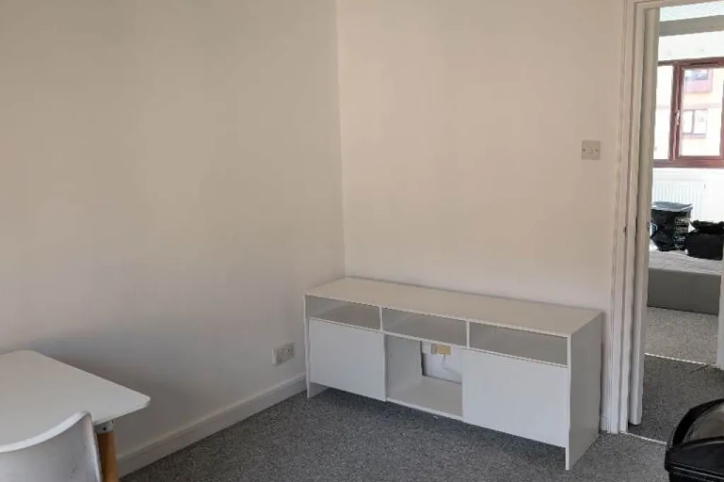 2 bedroom flat in Dagenham