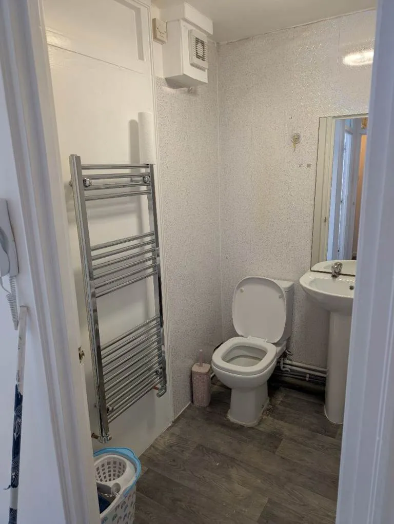 2 bedroom flat in Dagenham