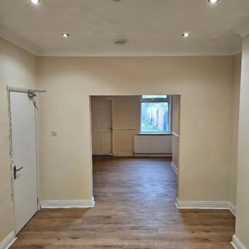 3-Bedroom House to Rent in Grimsby – Company Lets Available
