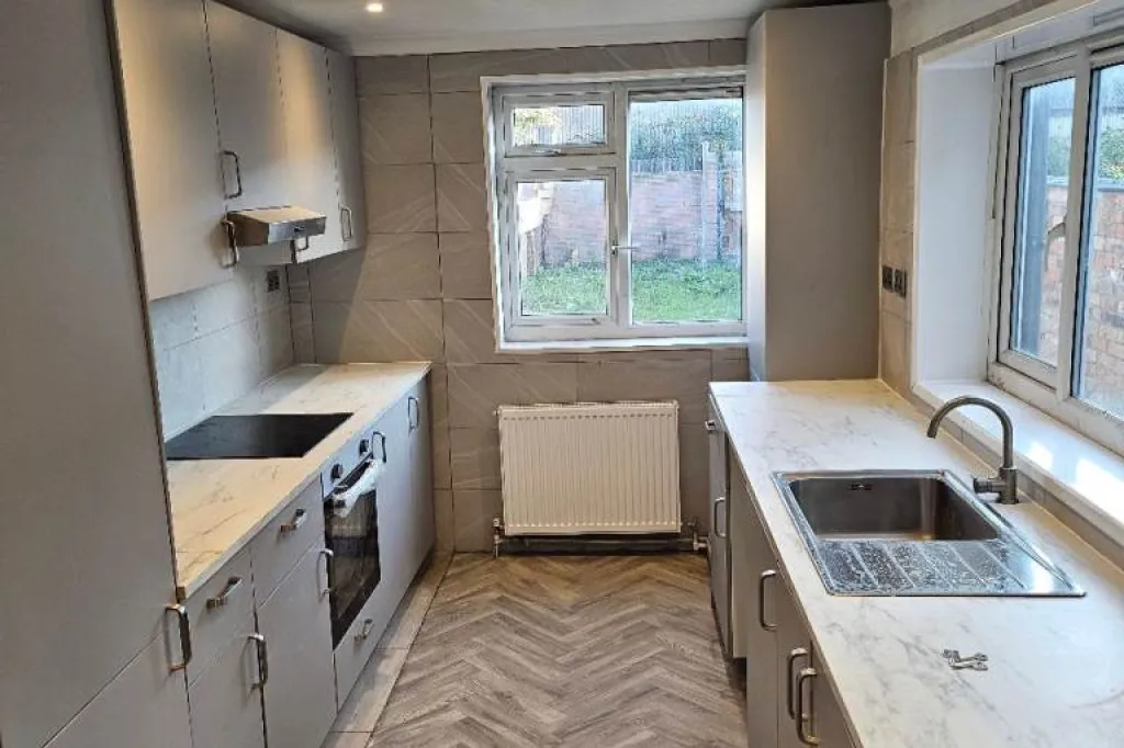 3-Bedroom House to Rent in Grimsby – Company Lets Available