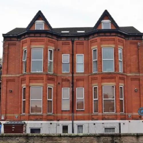 2 bedroom flat in Dickenson Road, Manchester, M13 (2 bed) (#2935767)